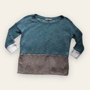 3/$15 🌻 Chloe K colorblock blue xs knit sweater